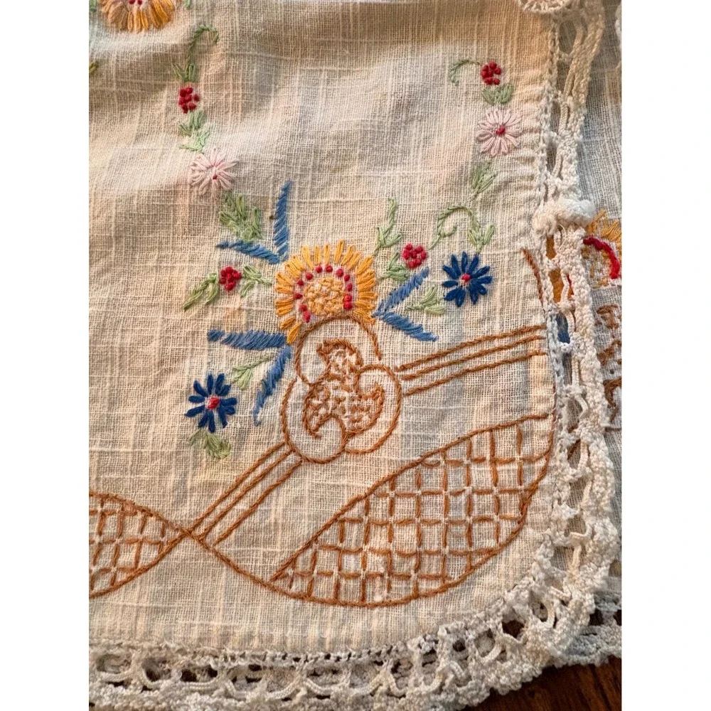 N/A vintage linens